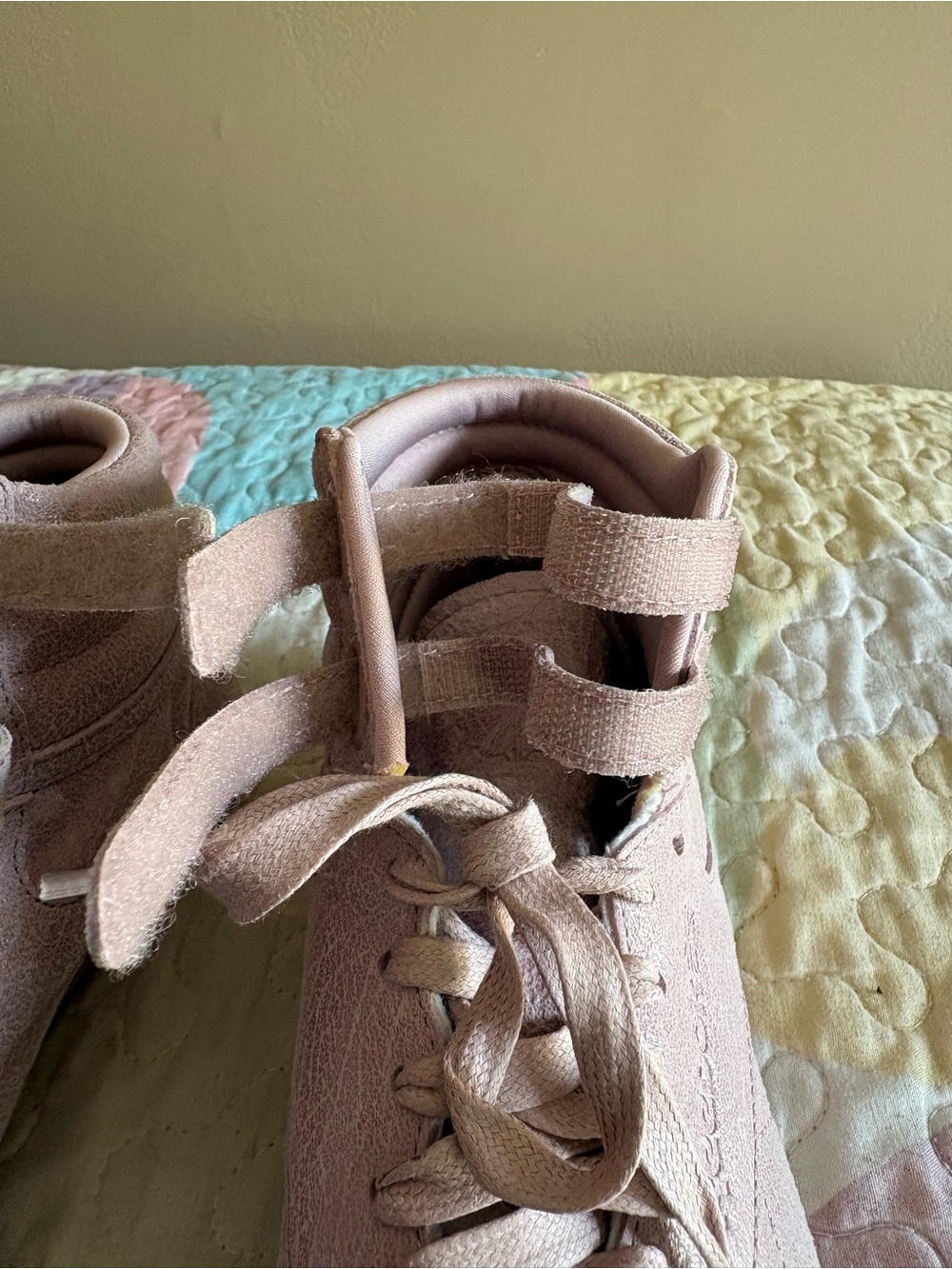 Reebok Womenβs High-Top Retro Sneakers in Blush Pink πππ - Picture 7 of 9